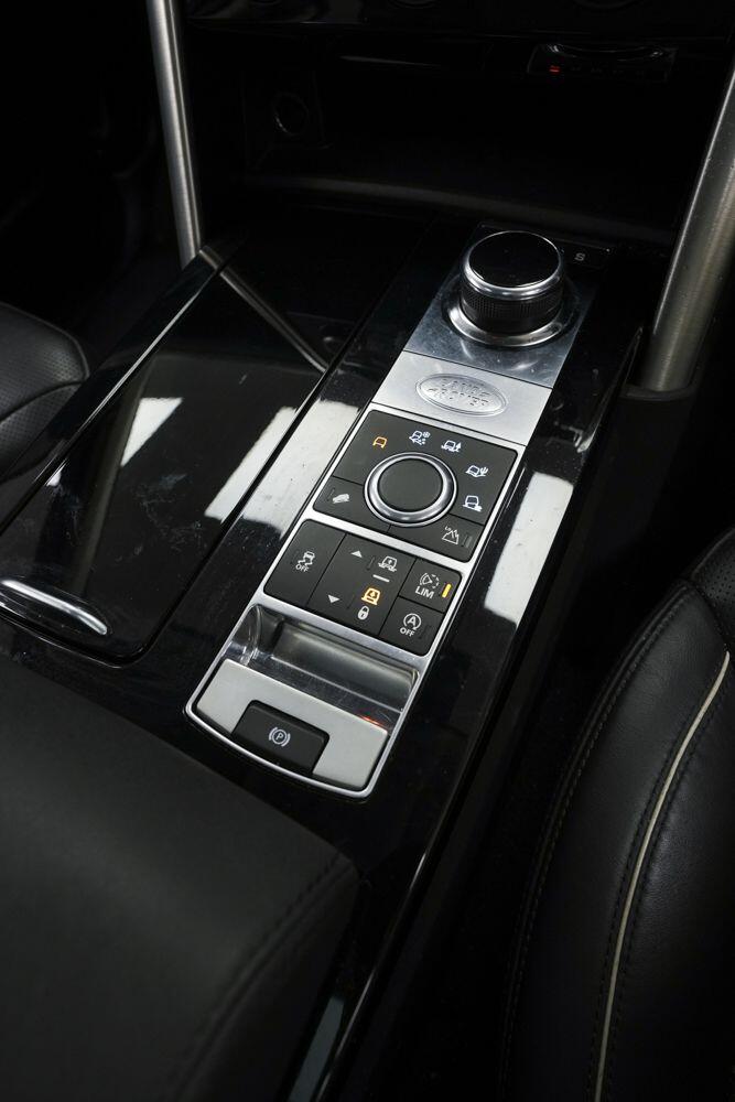 Land Rover Discovery view 22
