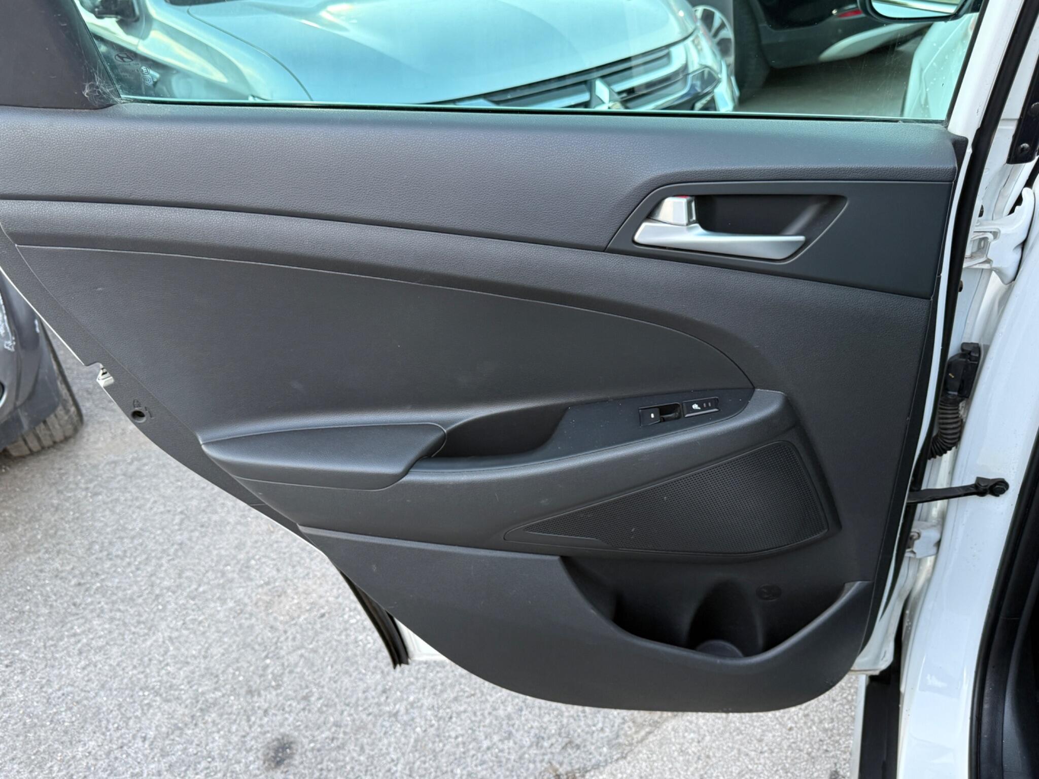 Hyundai TUCSON - Image 50
