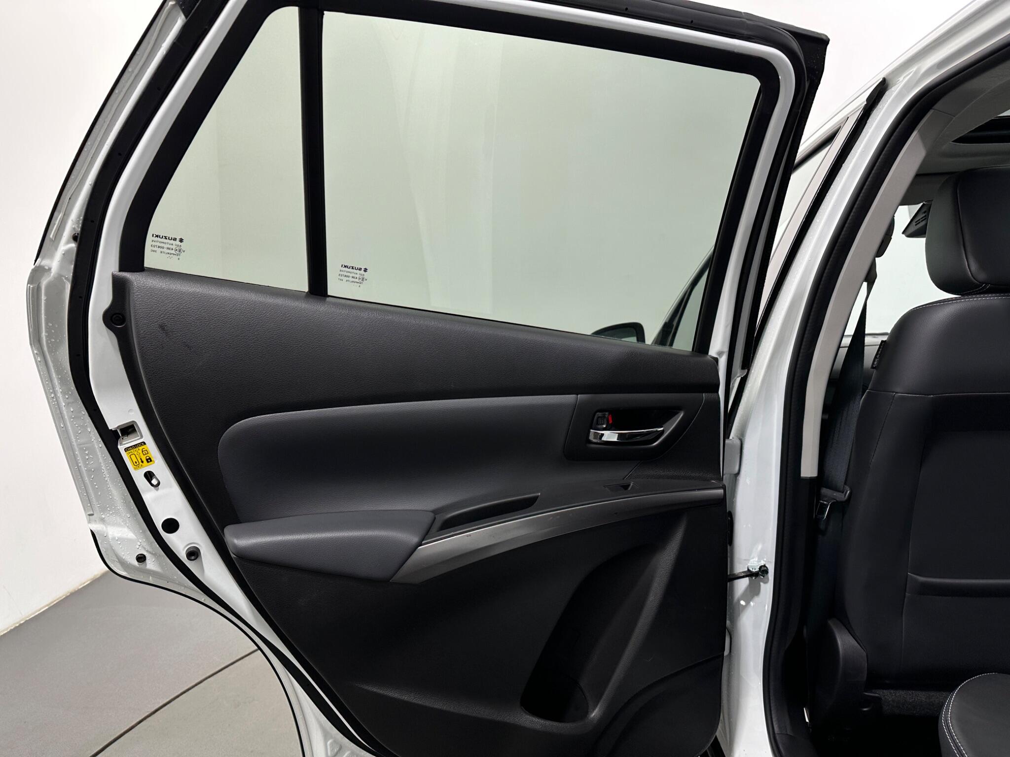 Suzuki S-Cross view 40