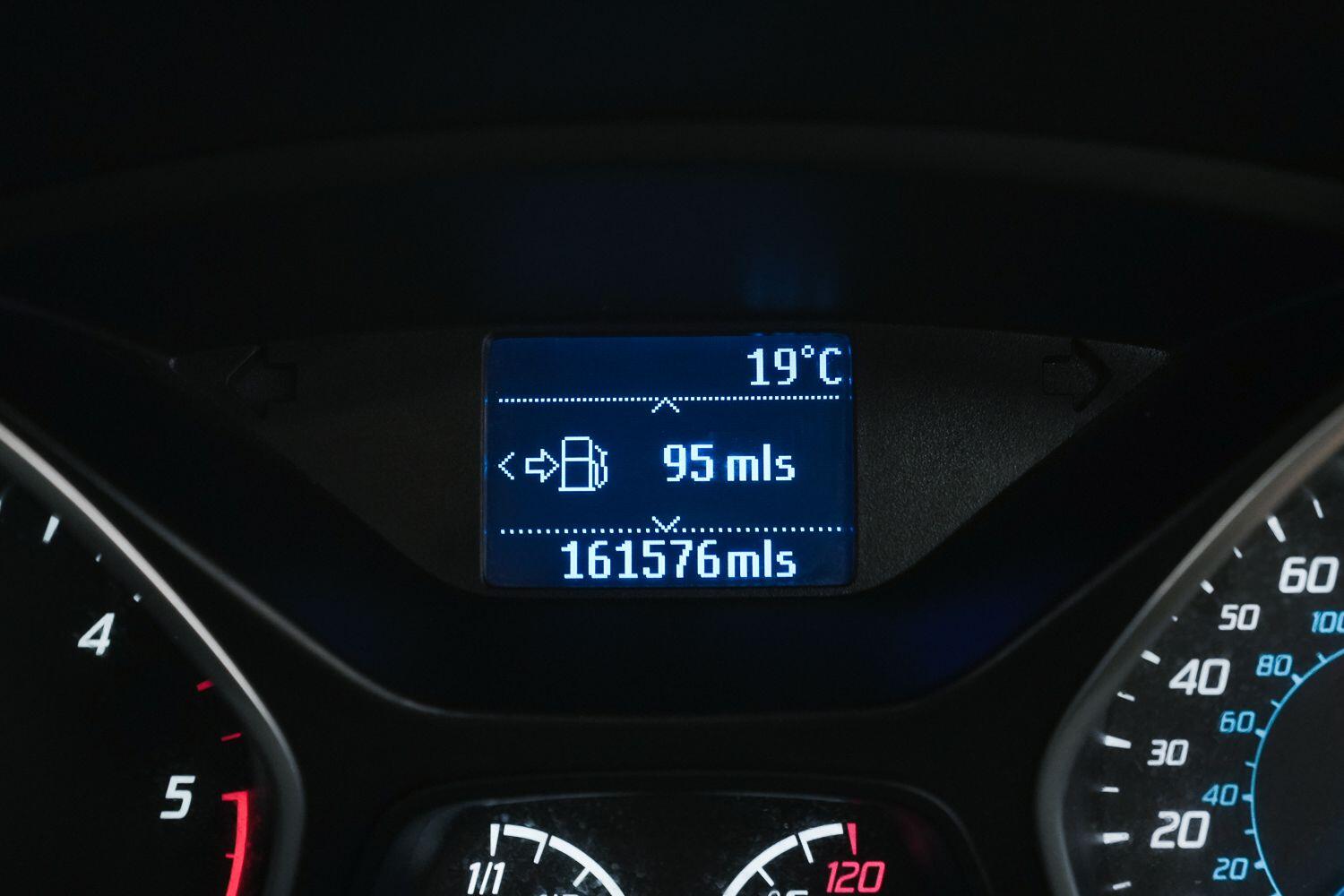 Ford Focus view 27