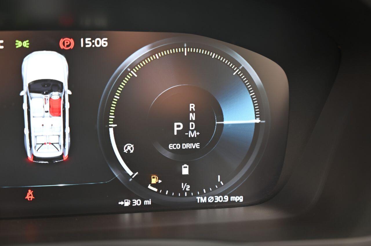 Volvo XC90 view 32