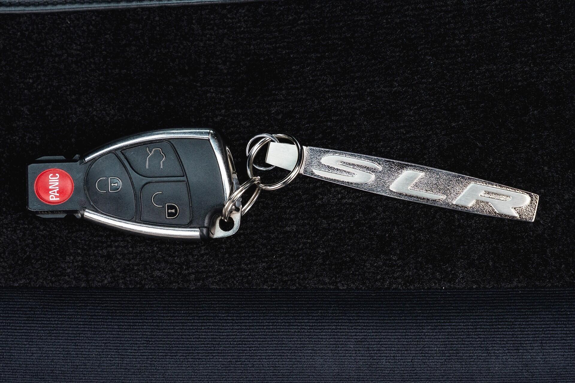 Mercedes-Benz SLR view 60