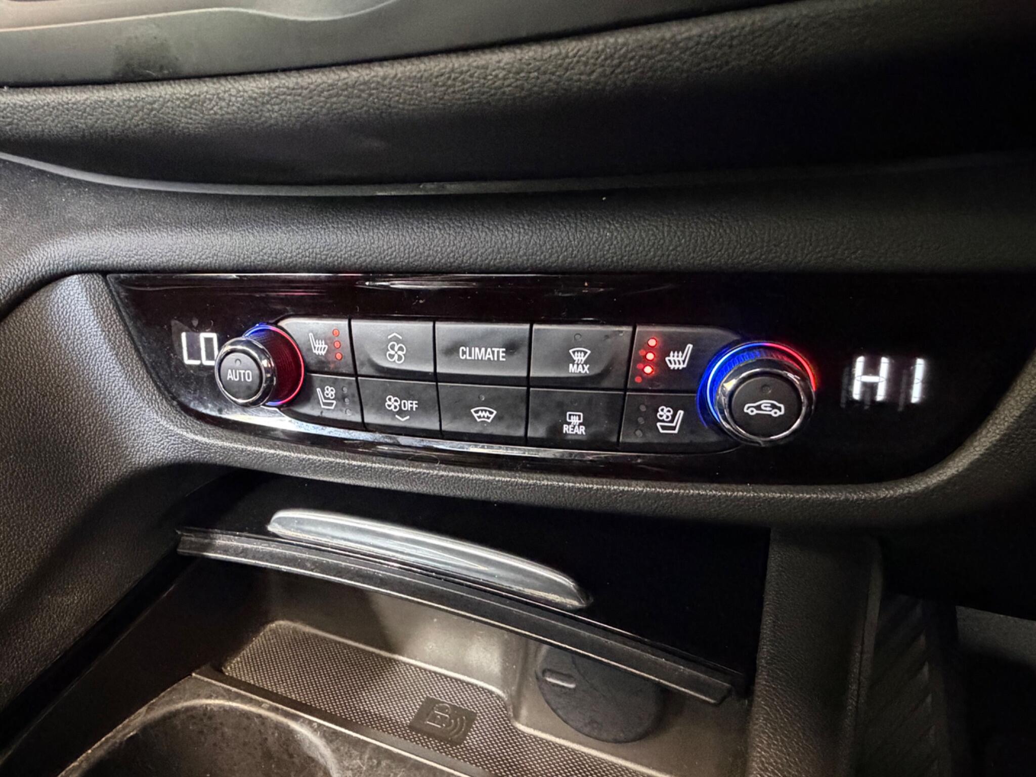 Vauxhall Insignia view 26