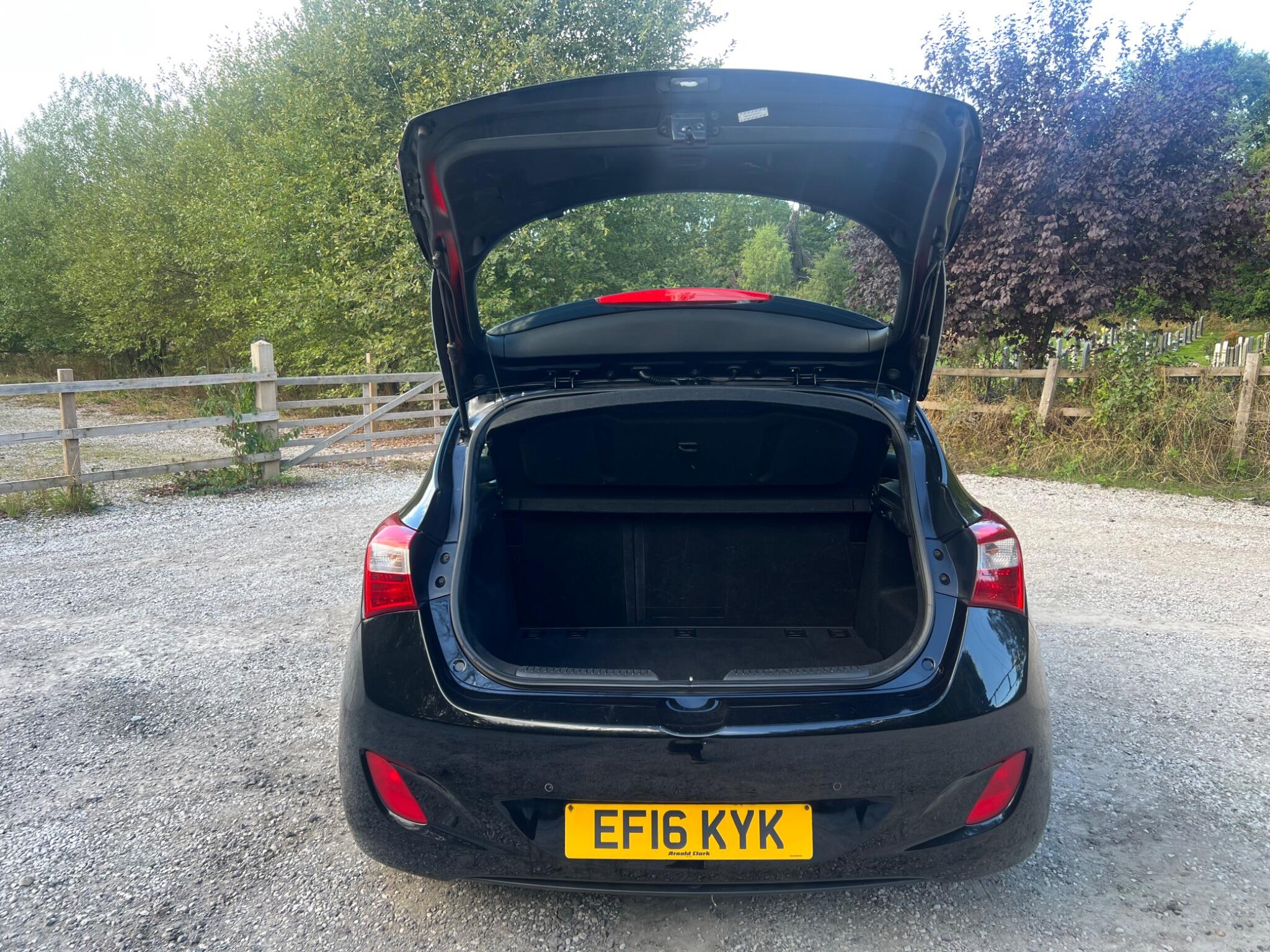 Hyundai i30 view 14