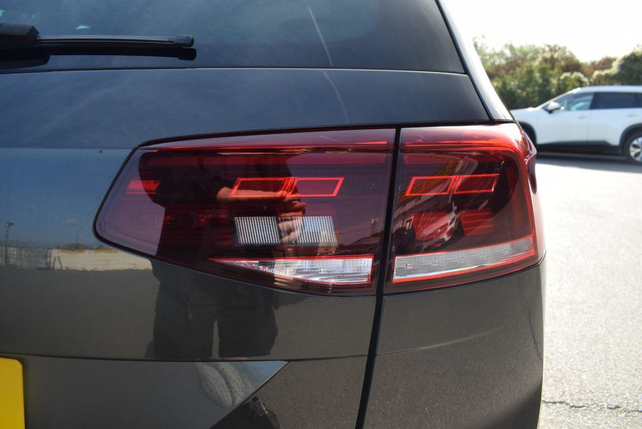Volkswagen Passat view 15