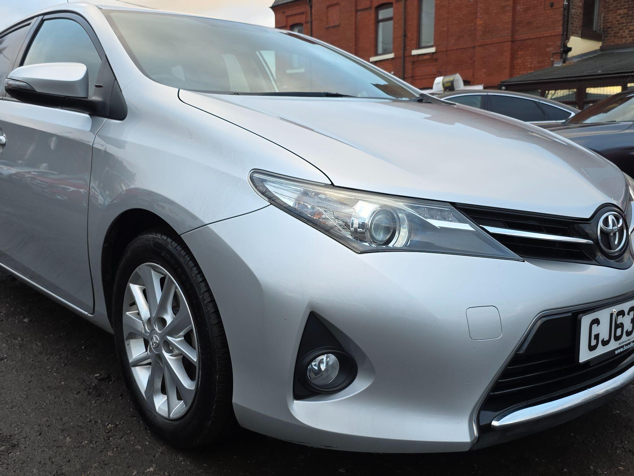 2013 Toyota Auris image 5