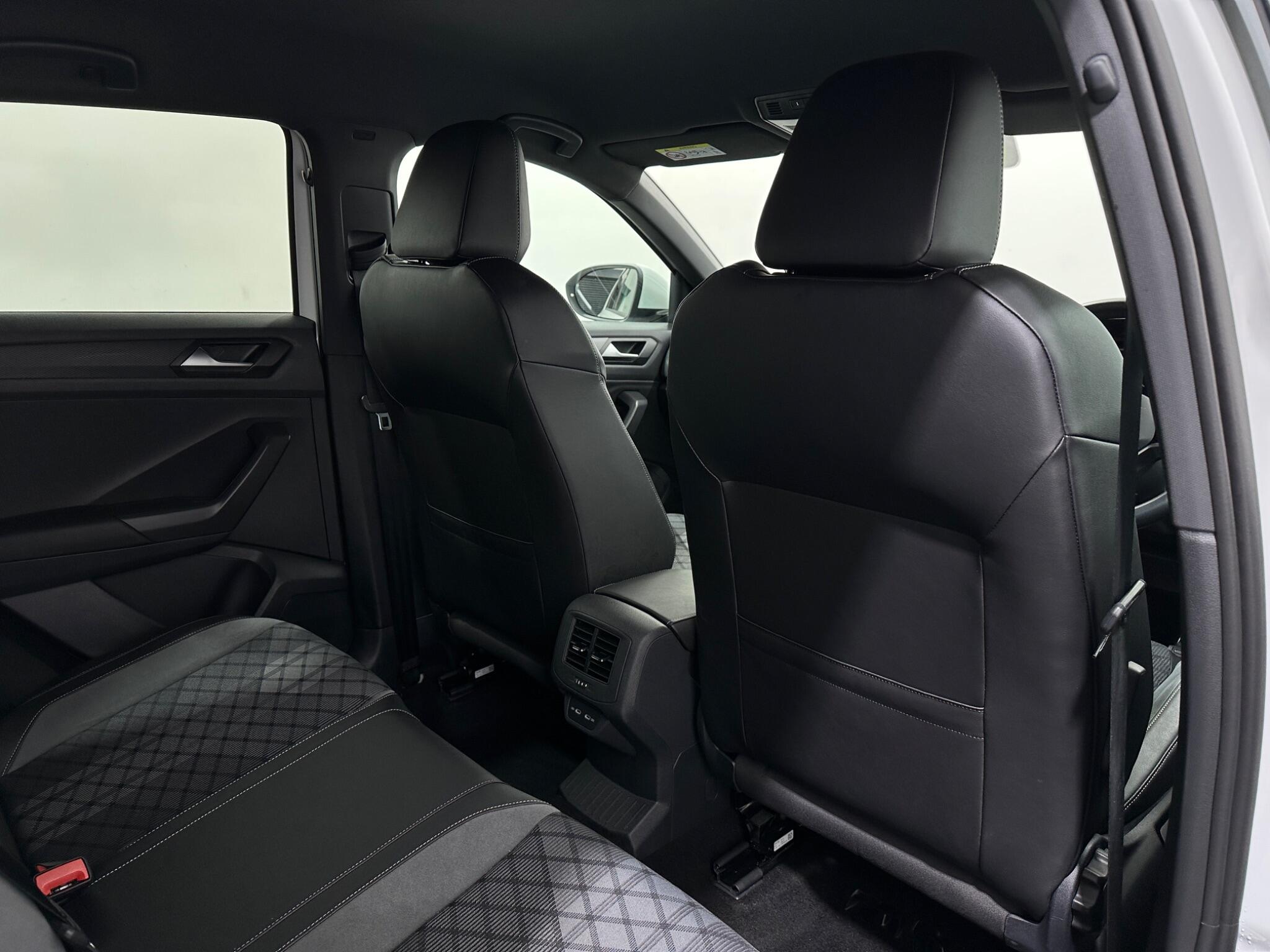Volkswagen T-Roc view 41