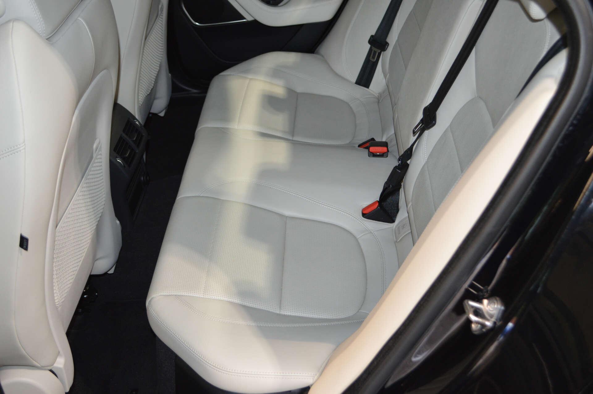 Jaguar Xe view 23