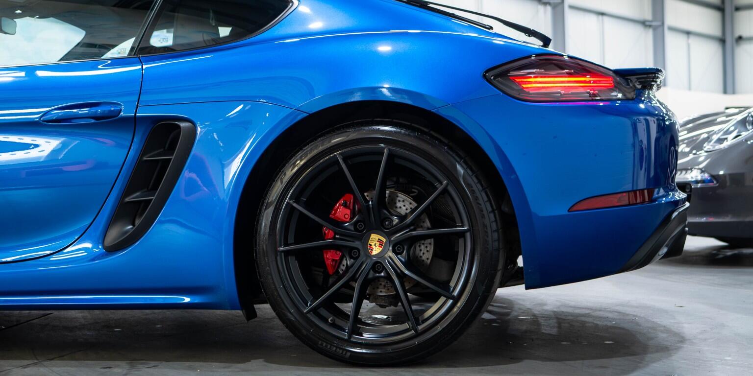 Porsche Cayman view 8