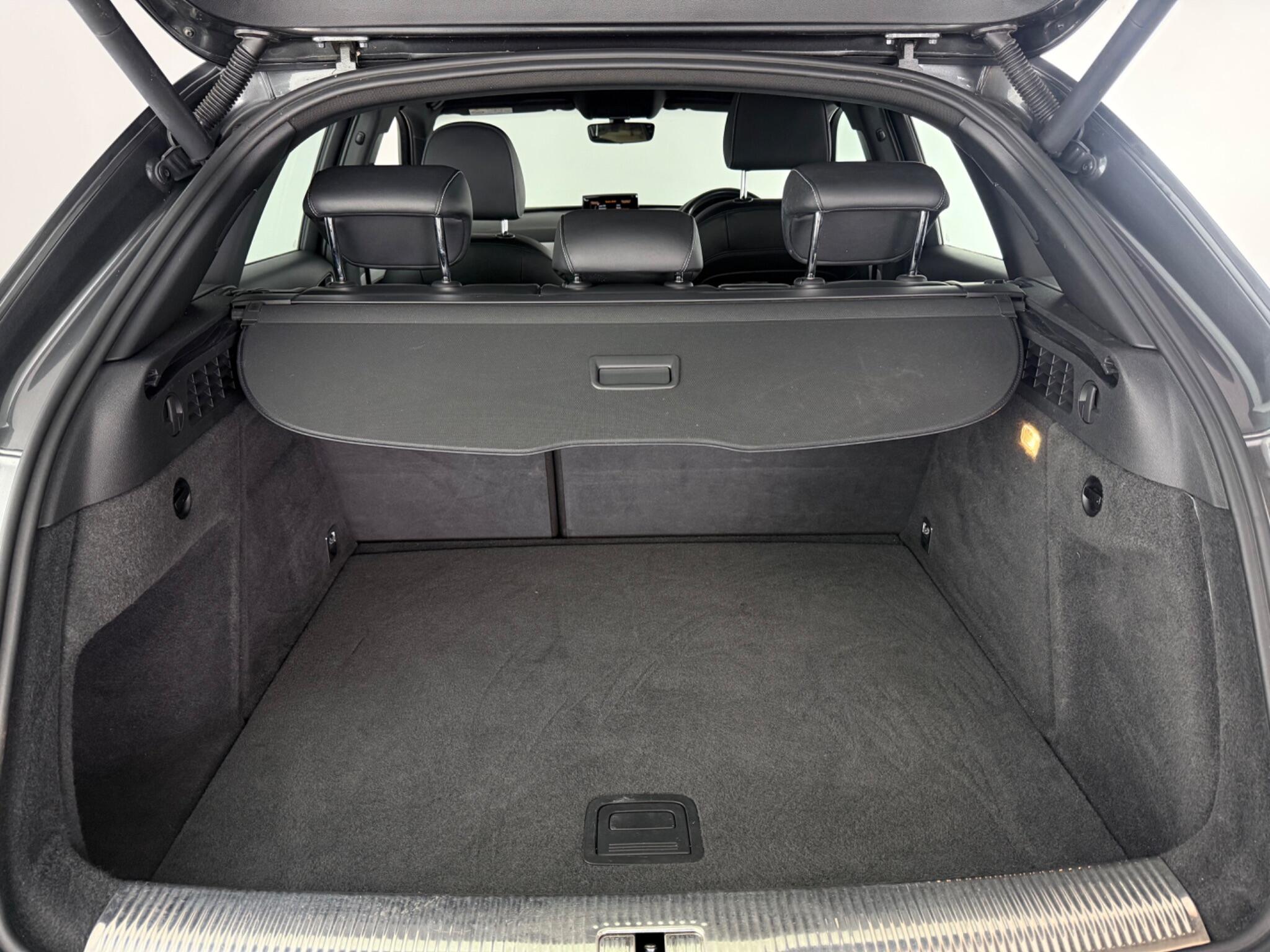 Audi Q3 view 11