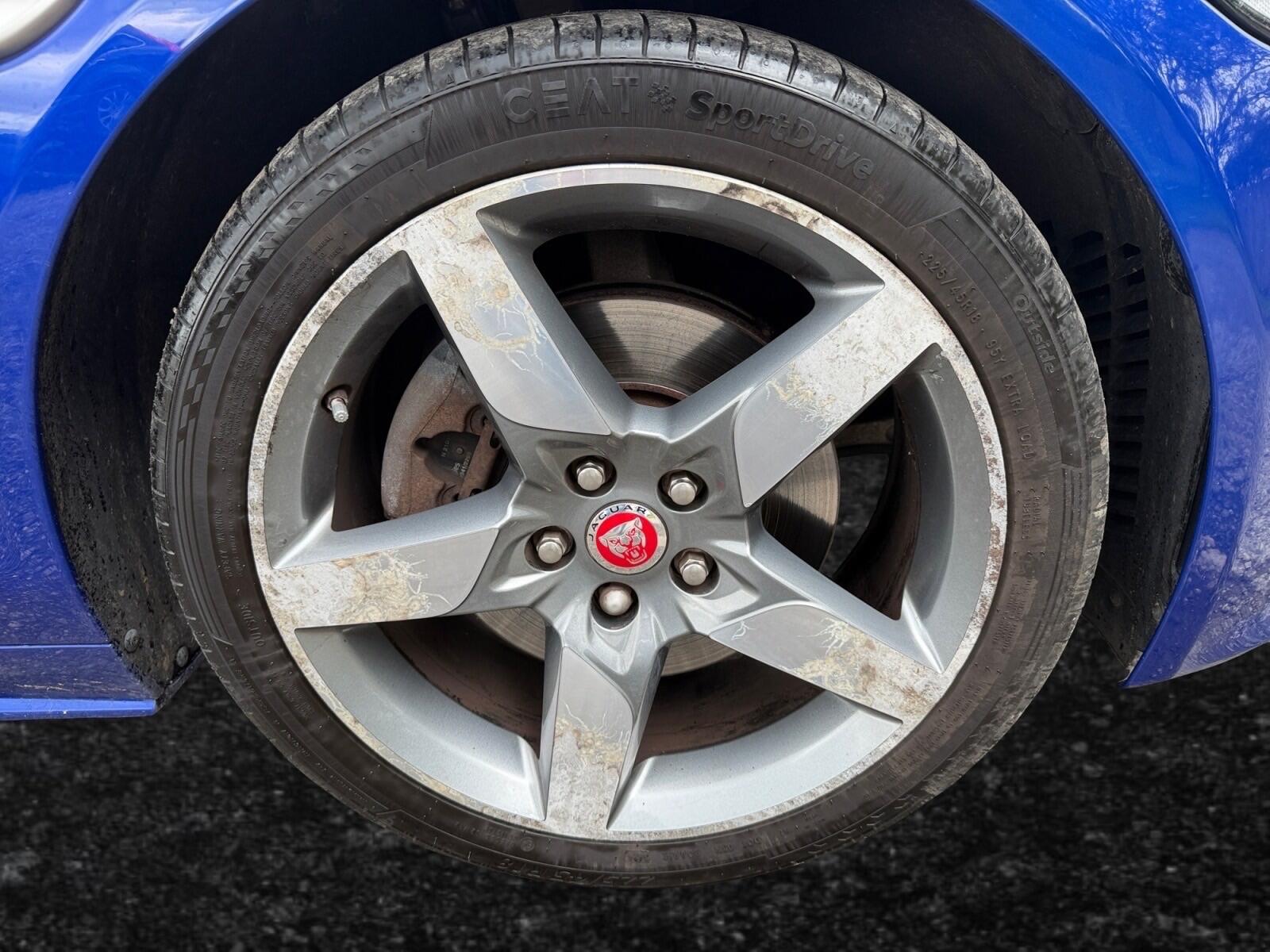 Jaguar Xe view 11