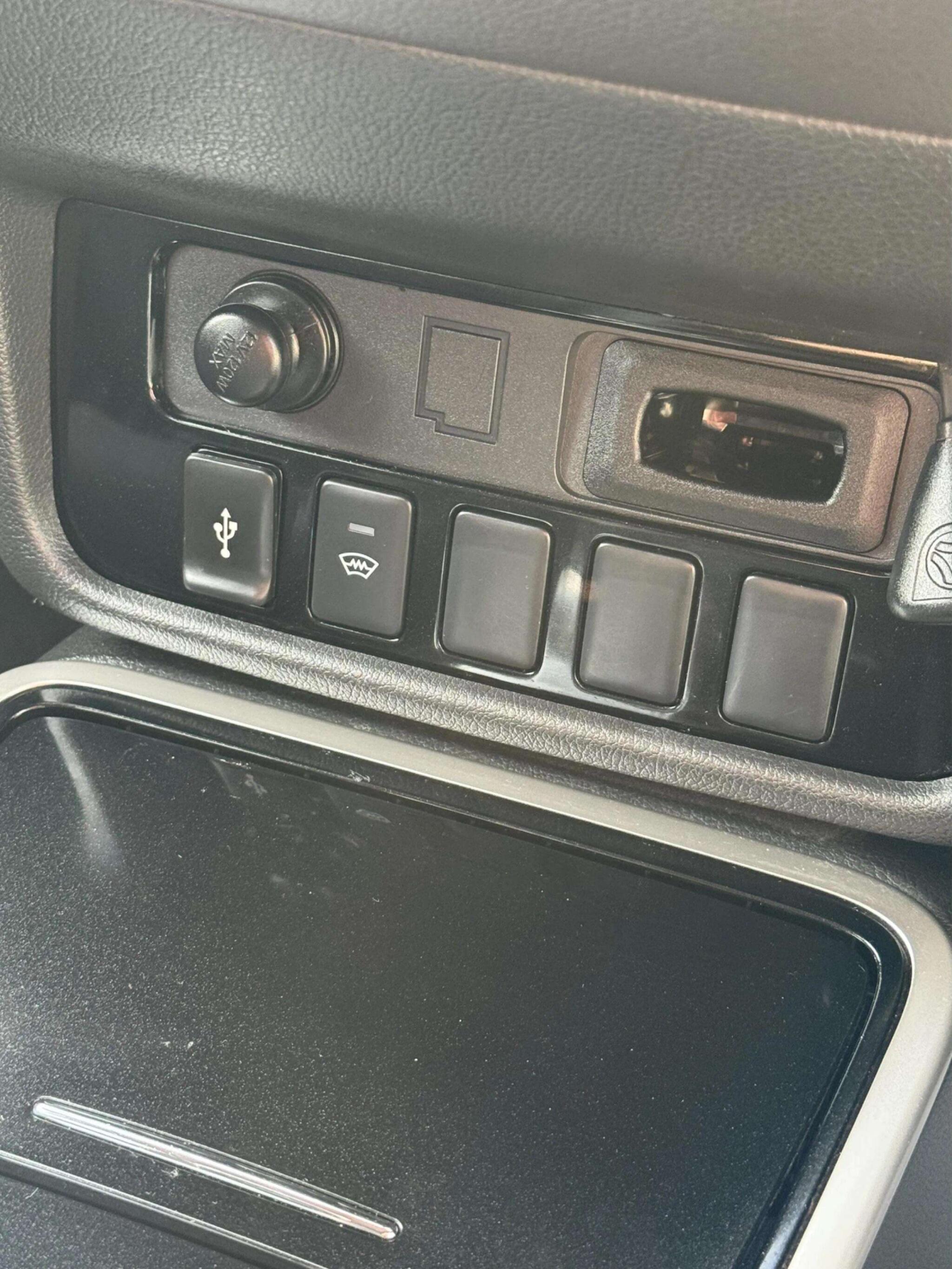 Mitsubishi Outlander view 63