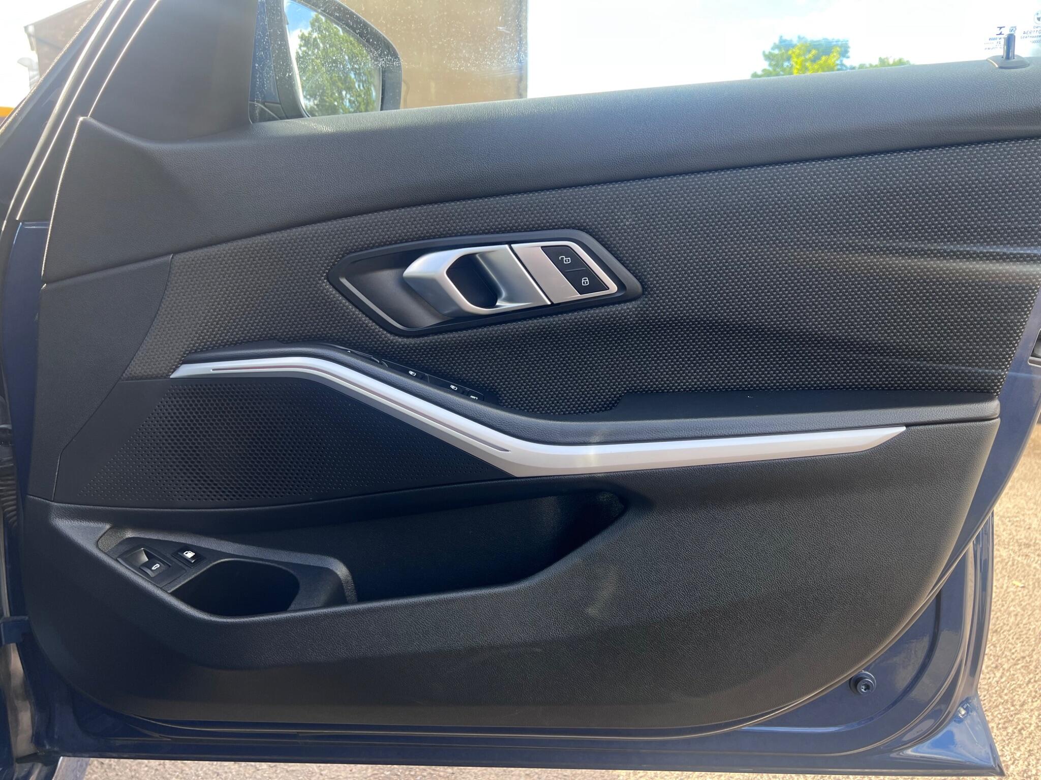 BMW 3 Series view 16