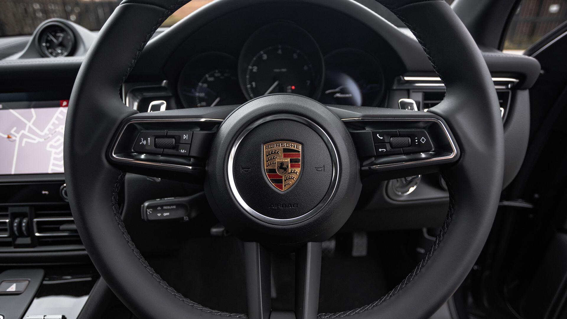 Porsche Macan view 28