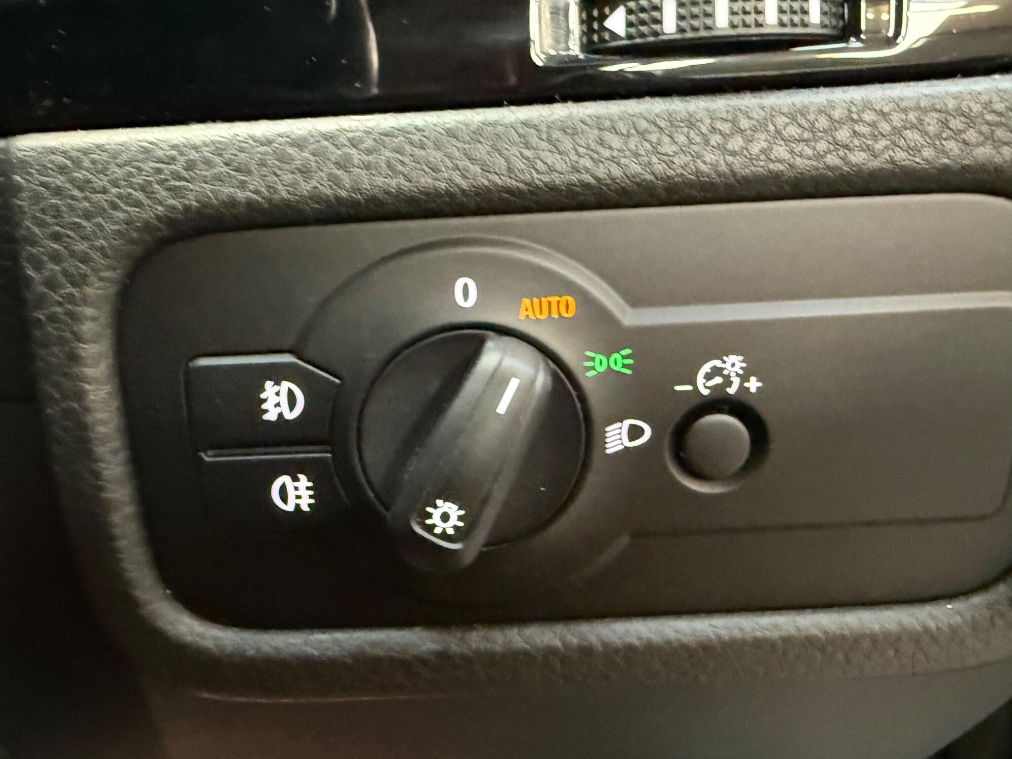 Volkswagen Touareg view 38