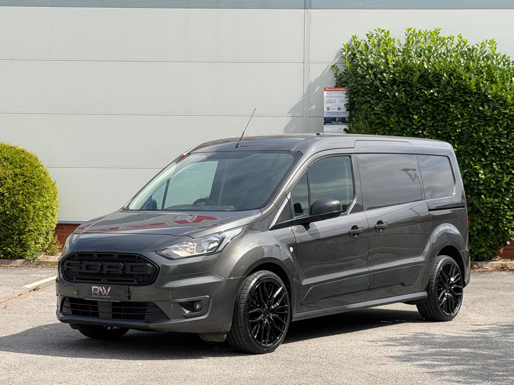 Ford Transit Connect view 13