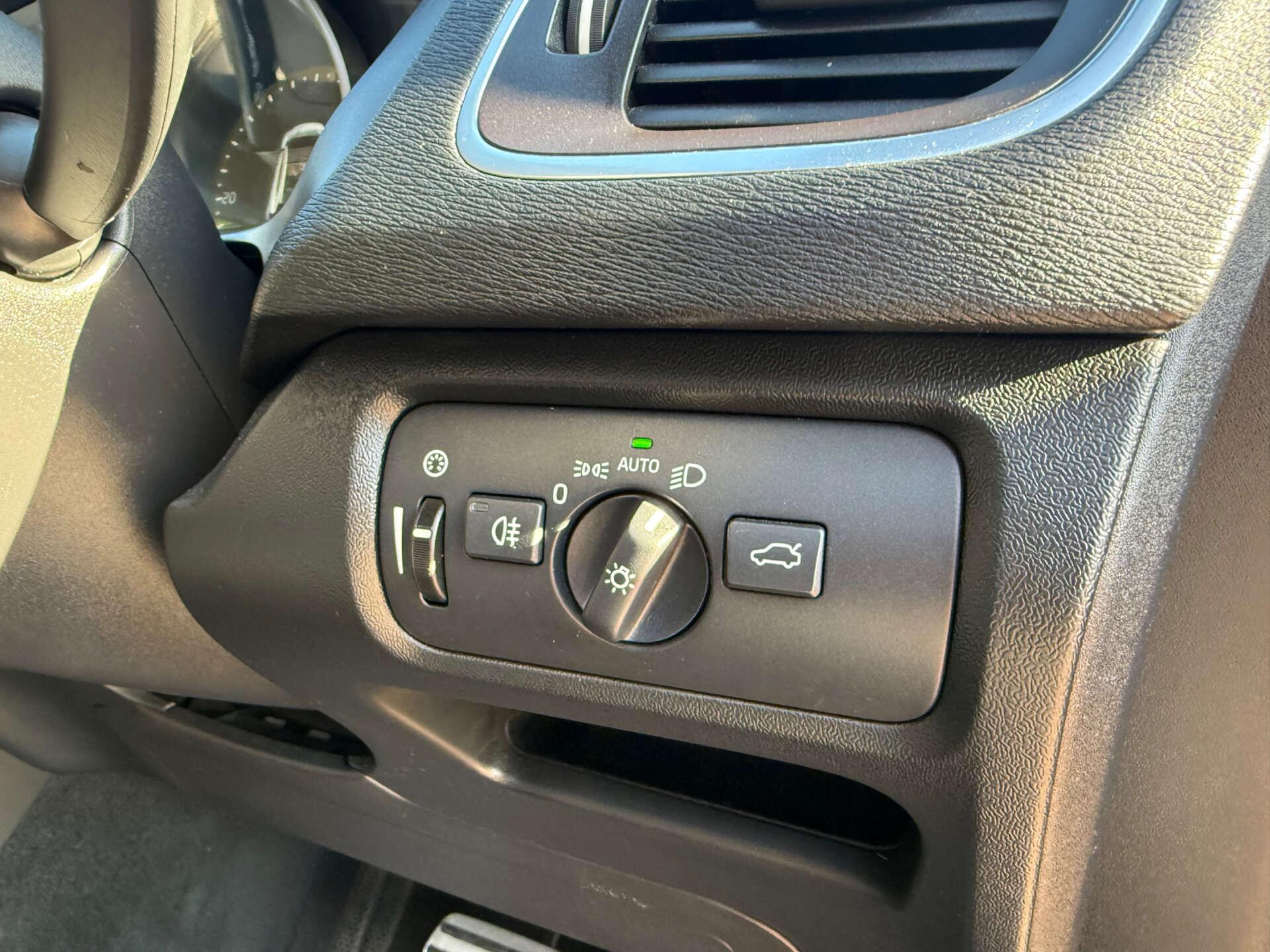 Volvo V40 view 28