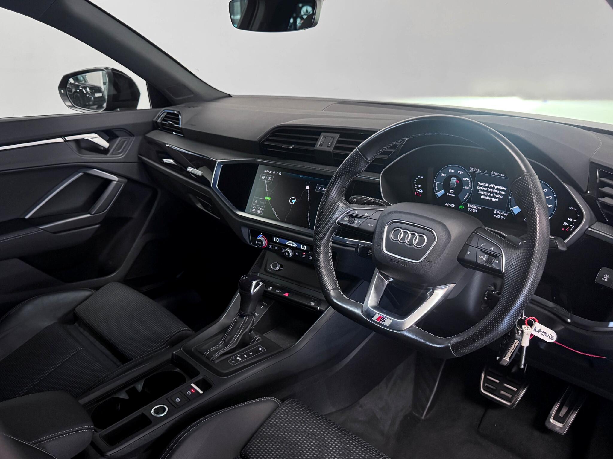 Audi Q3 view 24