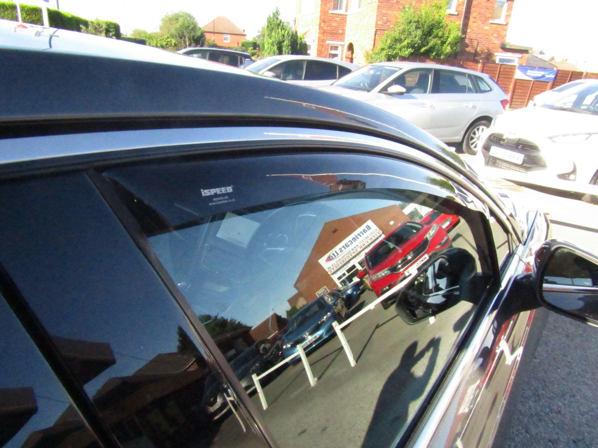 Ford Mondeo view 28