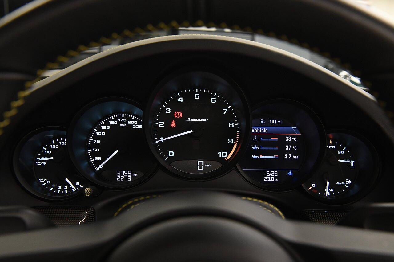 Porsche 911 view 23