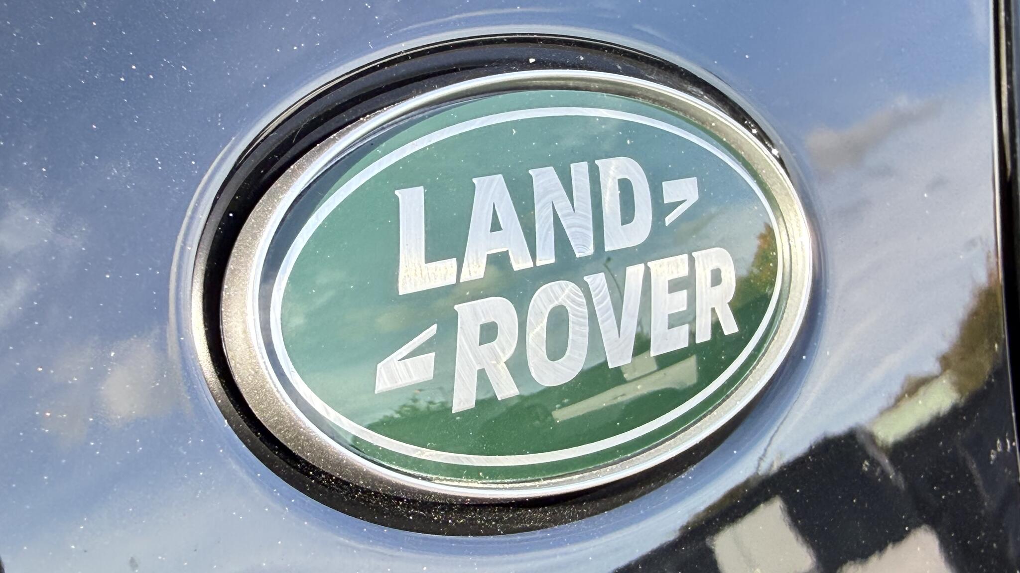 Land Rover Discovery Sport view 21