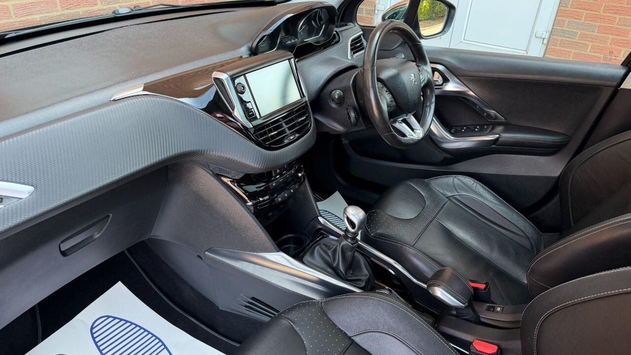 Peugeot 2008 view 8