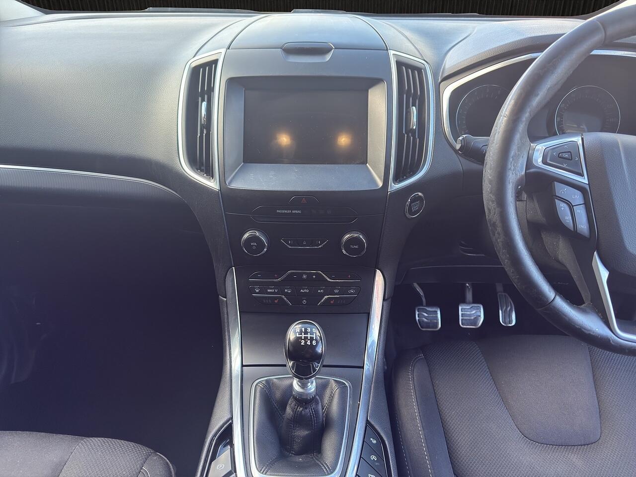 Ford S-Max view 13