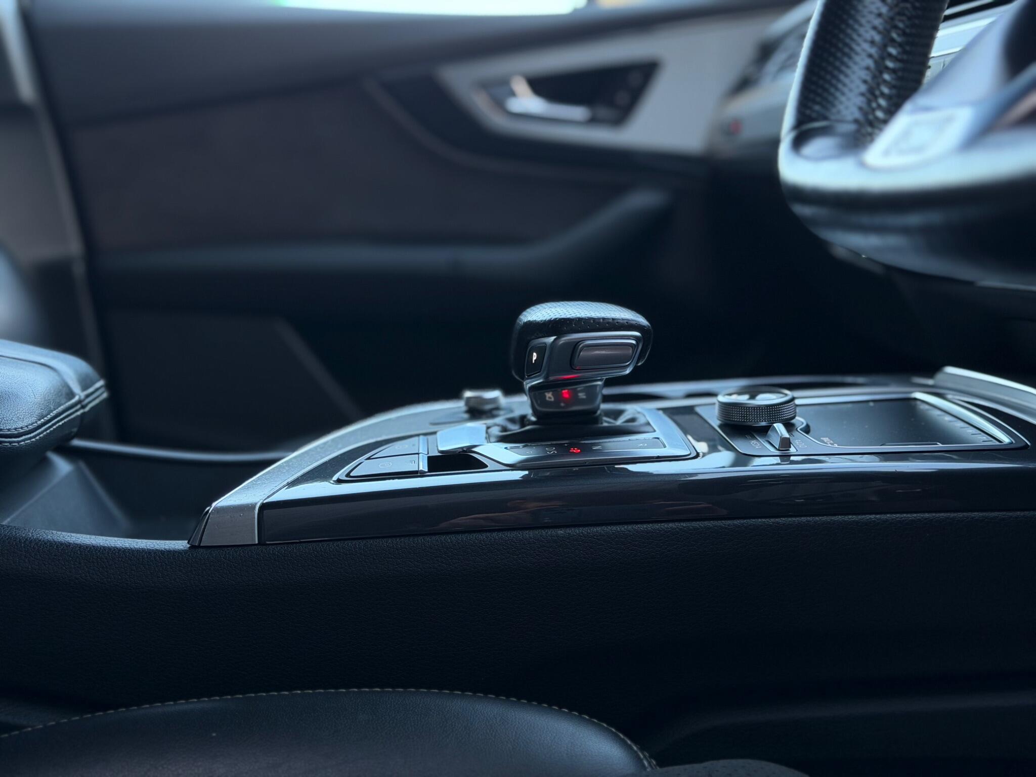 Audi Q7 view 40
