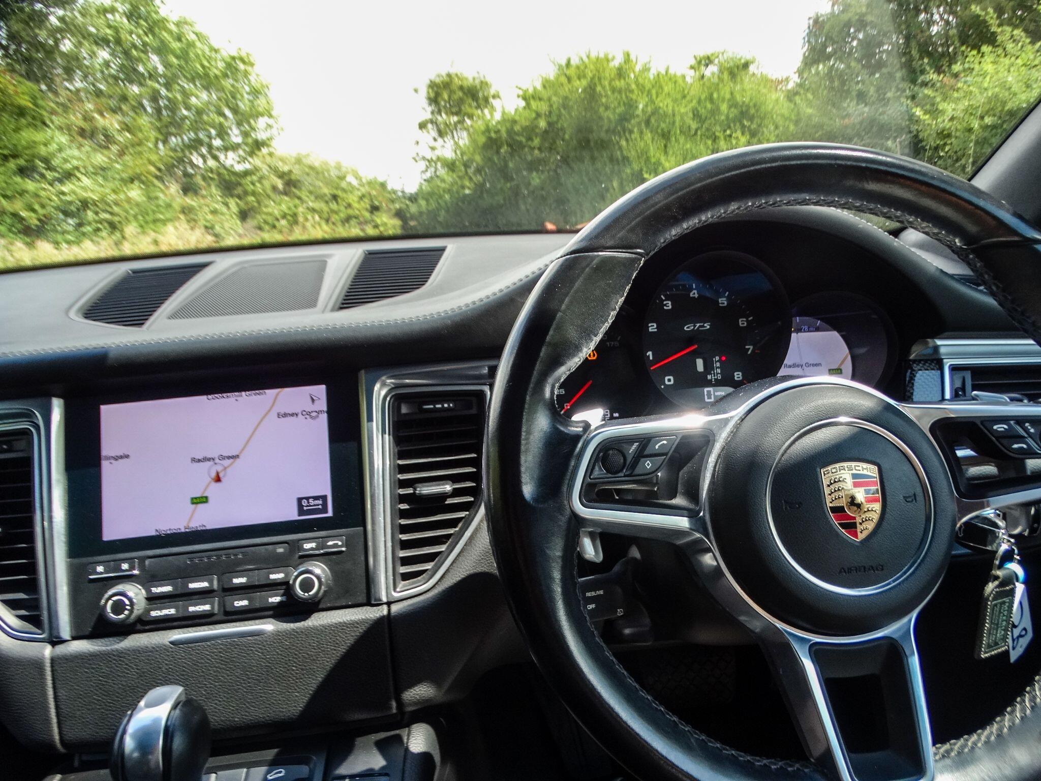 Porsche Macan view 8