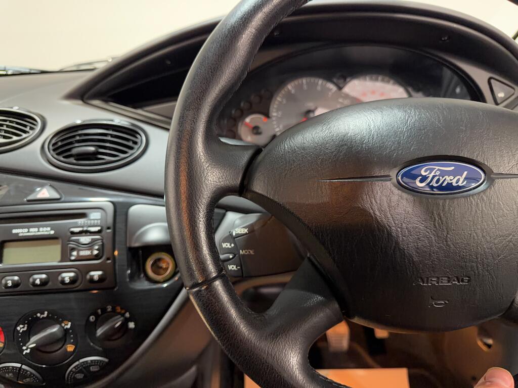 Ford Focus view 23