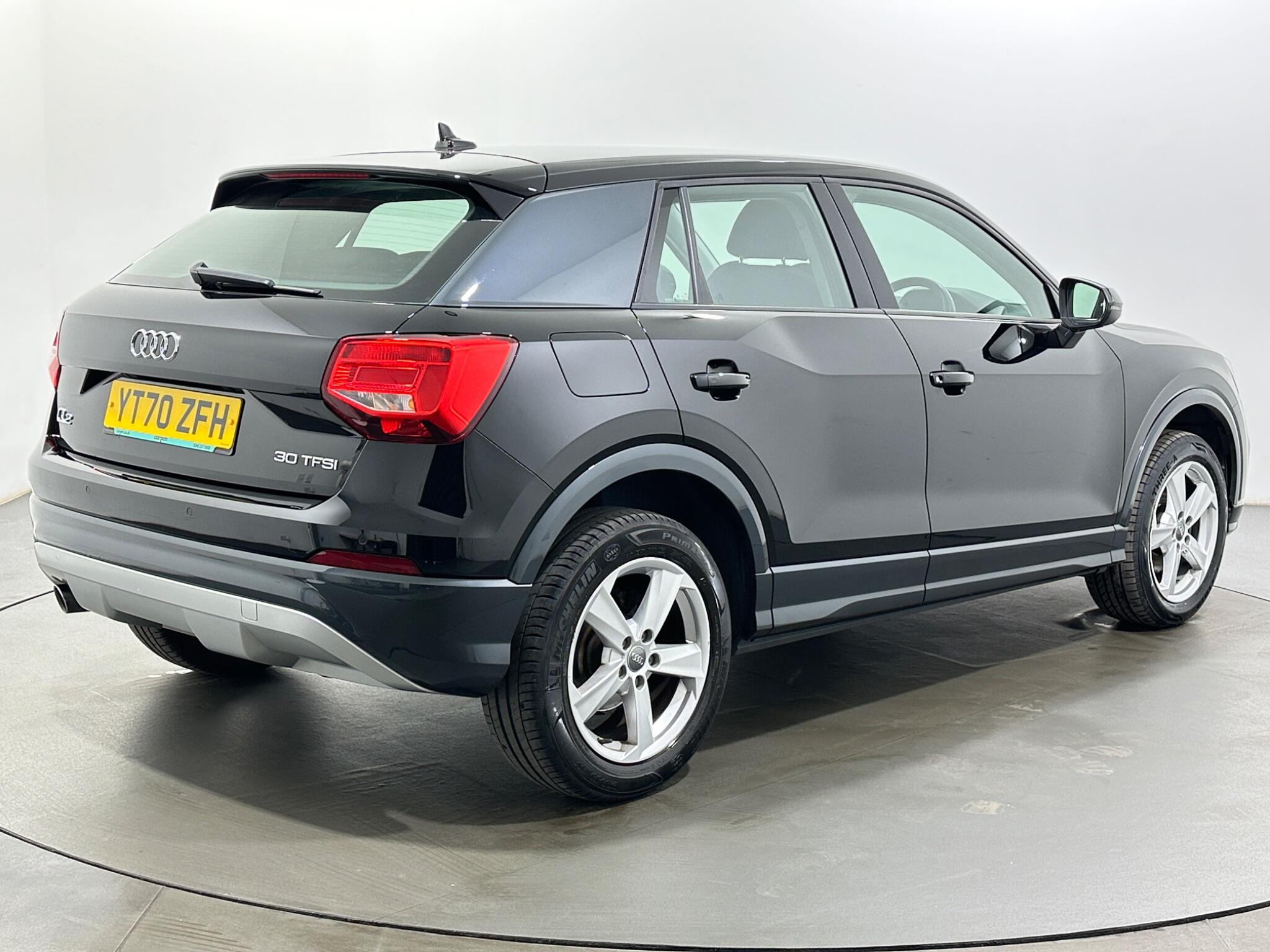 Audi Q2 view 8