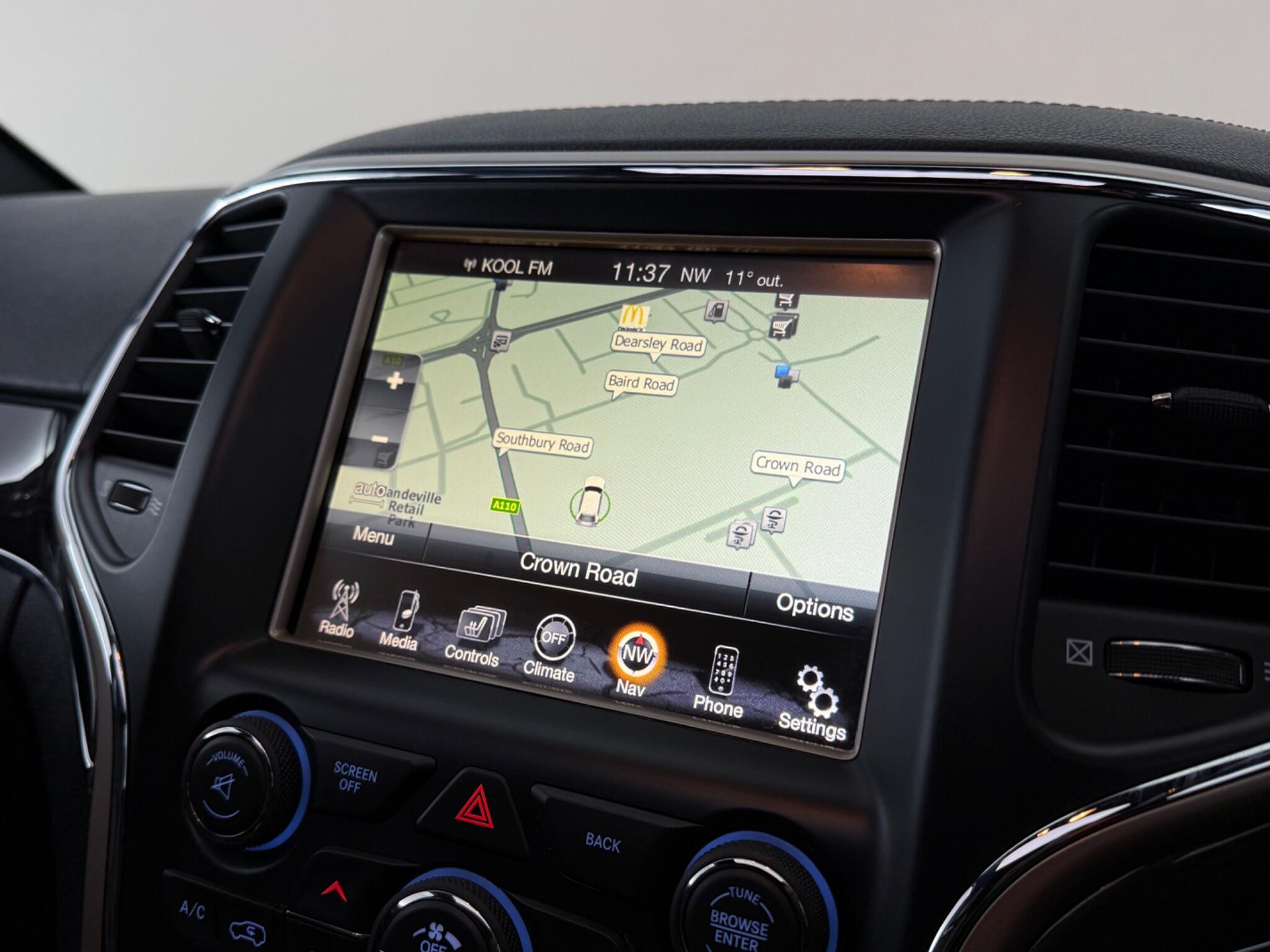 Jeep Grand Cherokee view 24
