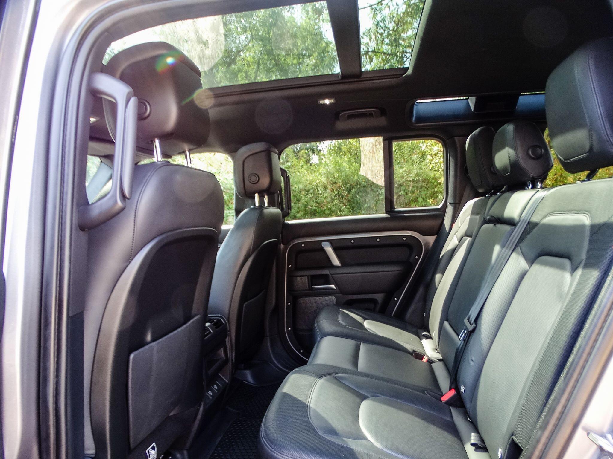 Land Rover Defender 110 view 13
