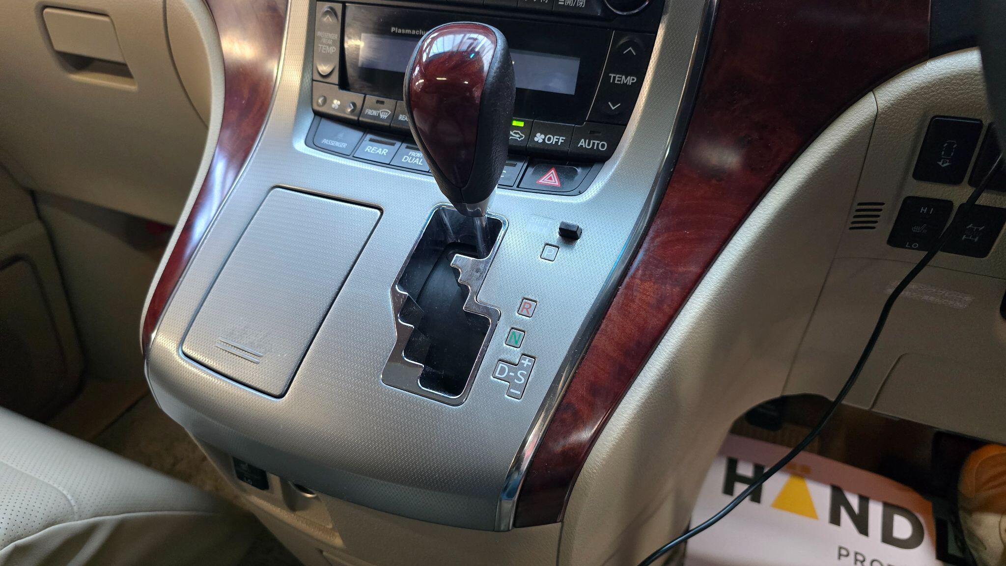 Toyota Vellfire view 10