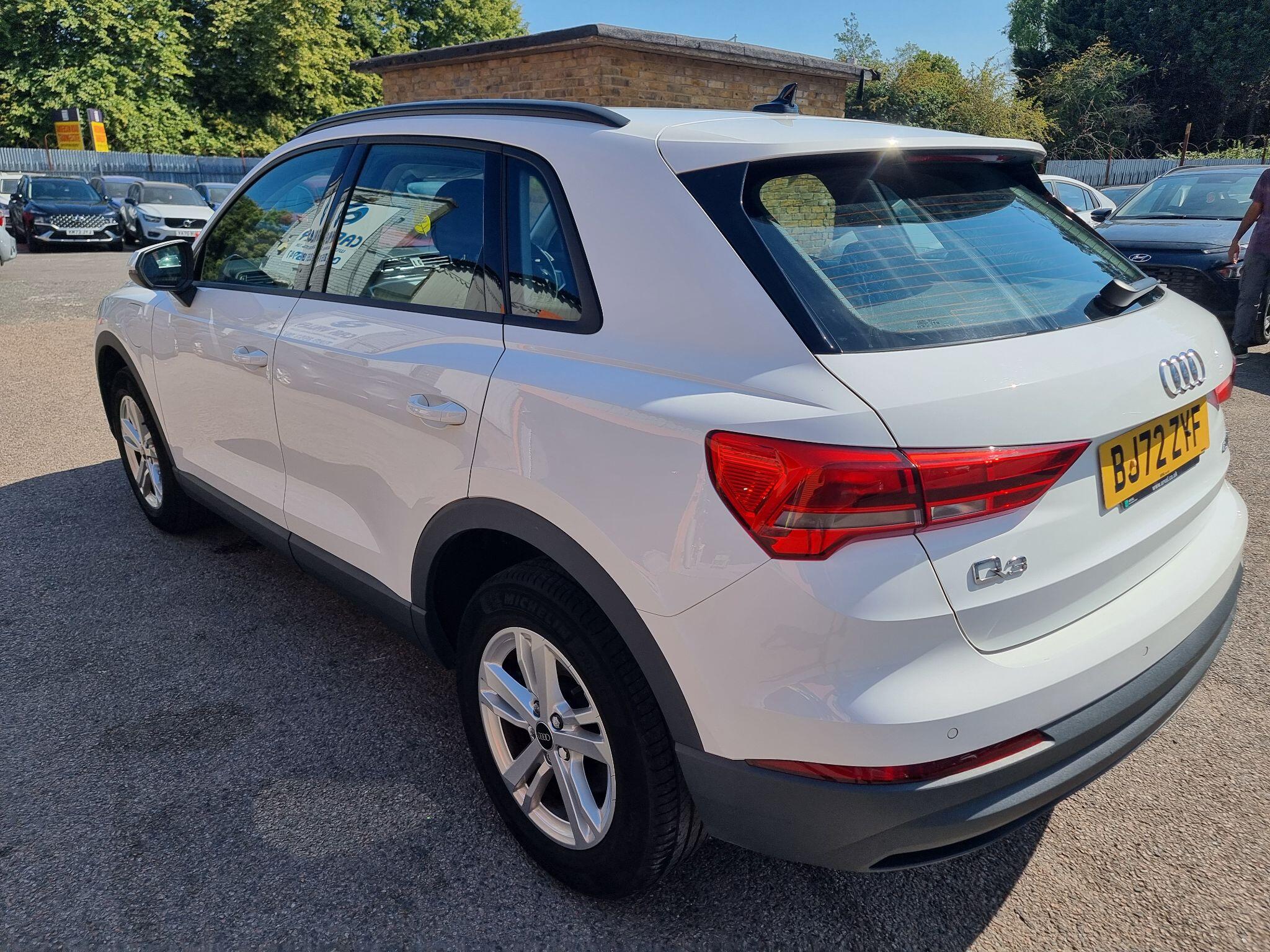 Audi Q3 view 3