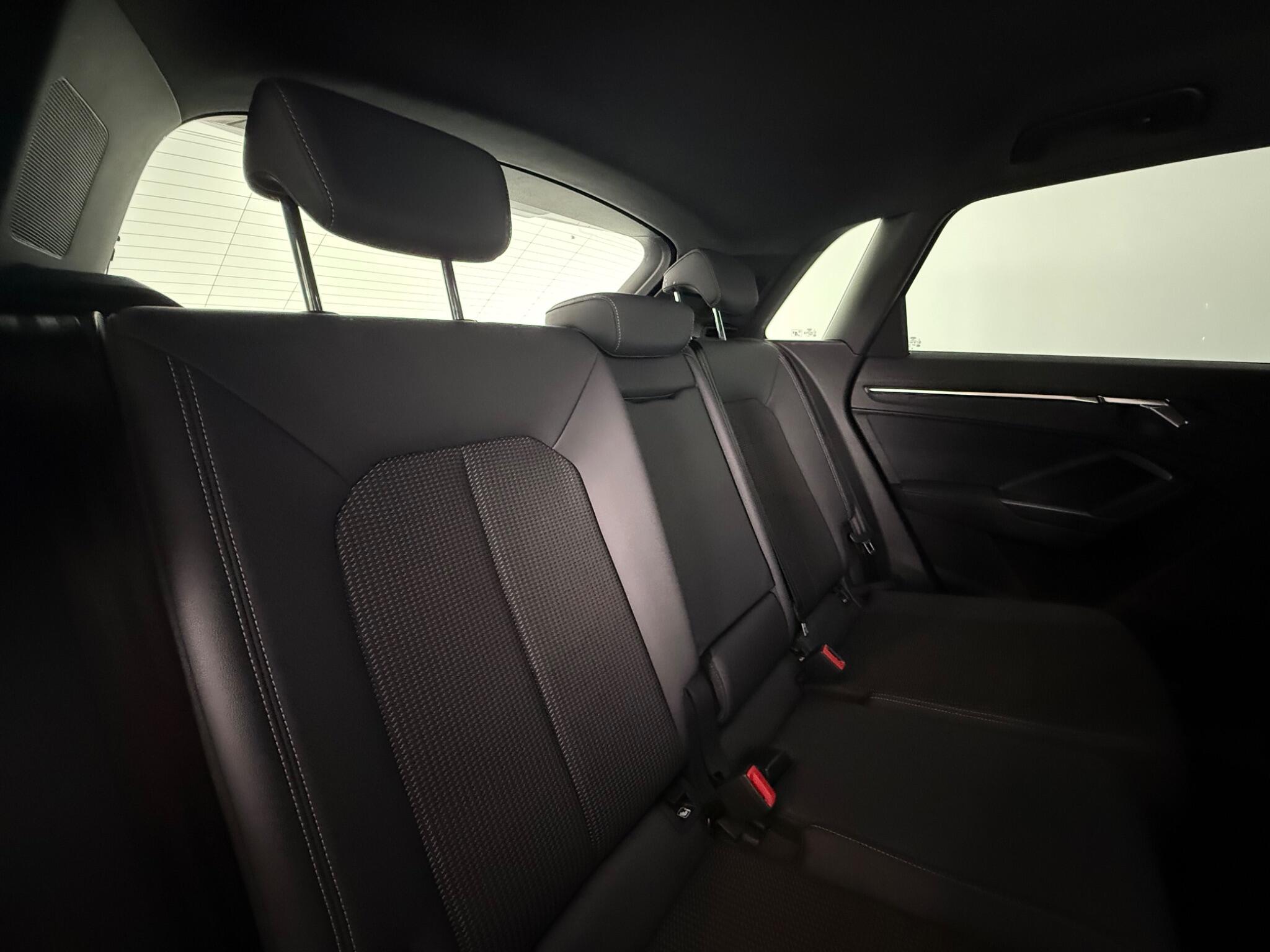 Audi Q3 view 29