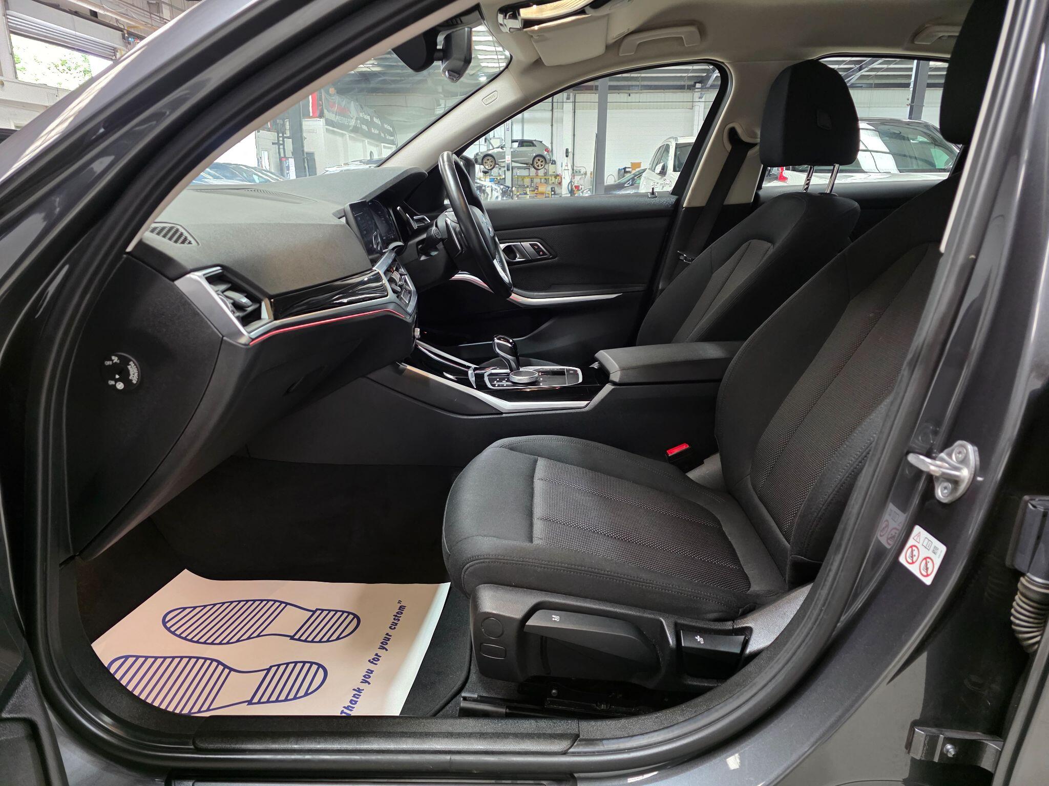 BMW 3 Series view 28