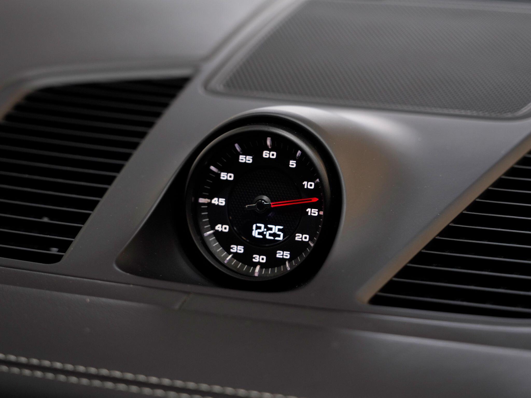 Porsche Cayenne view 19
