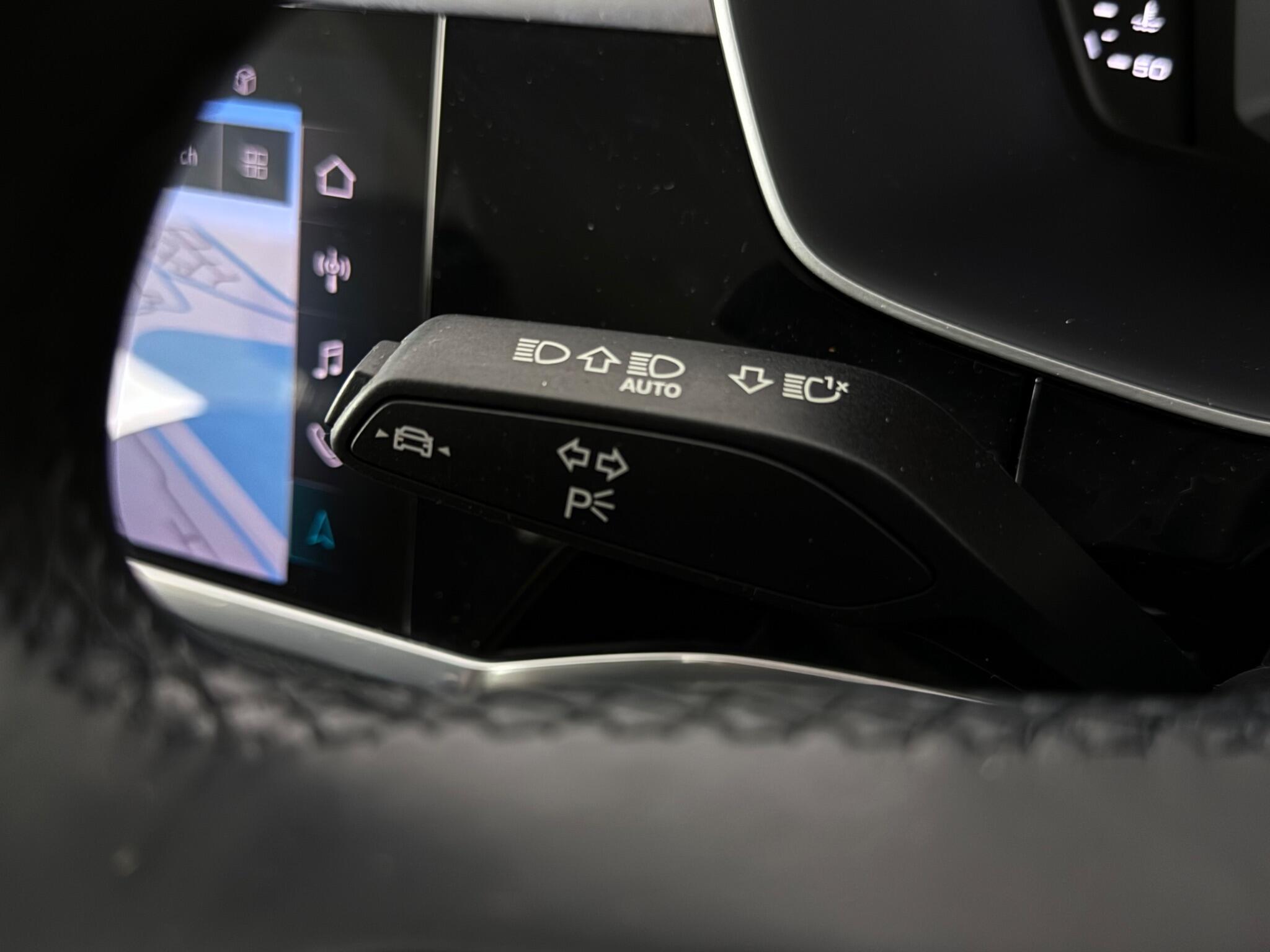 Audi Q3 view 16
