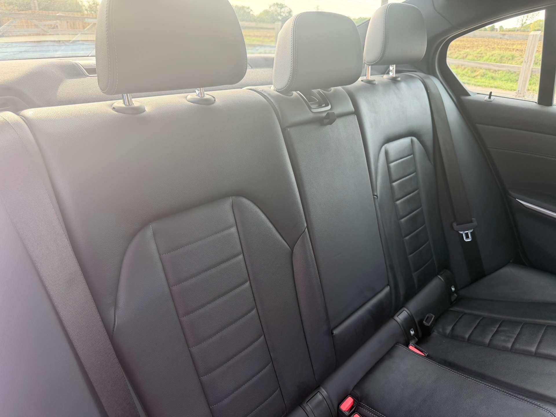 BMW 3 Series view 14