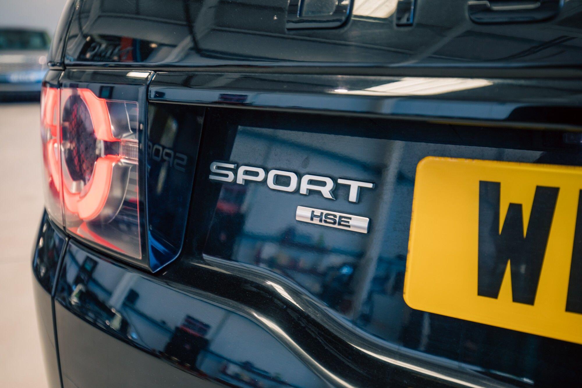 Land Rover Discovery Sport view 7