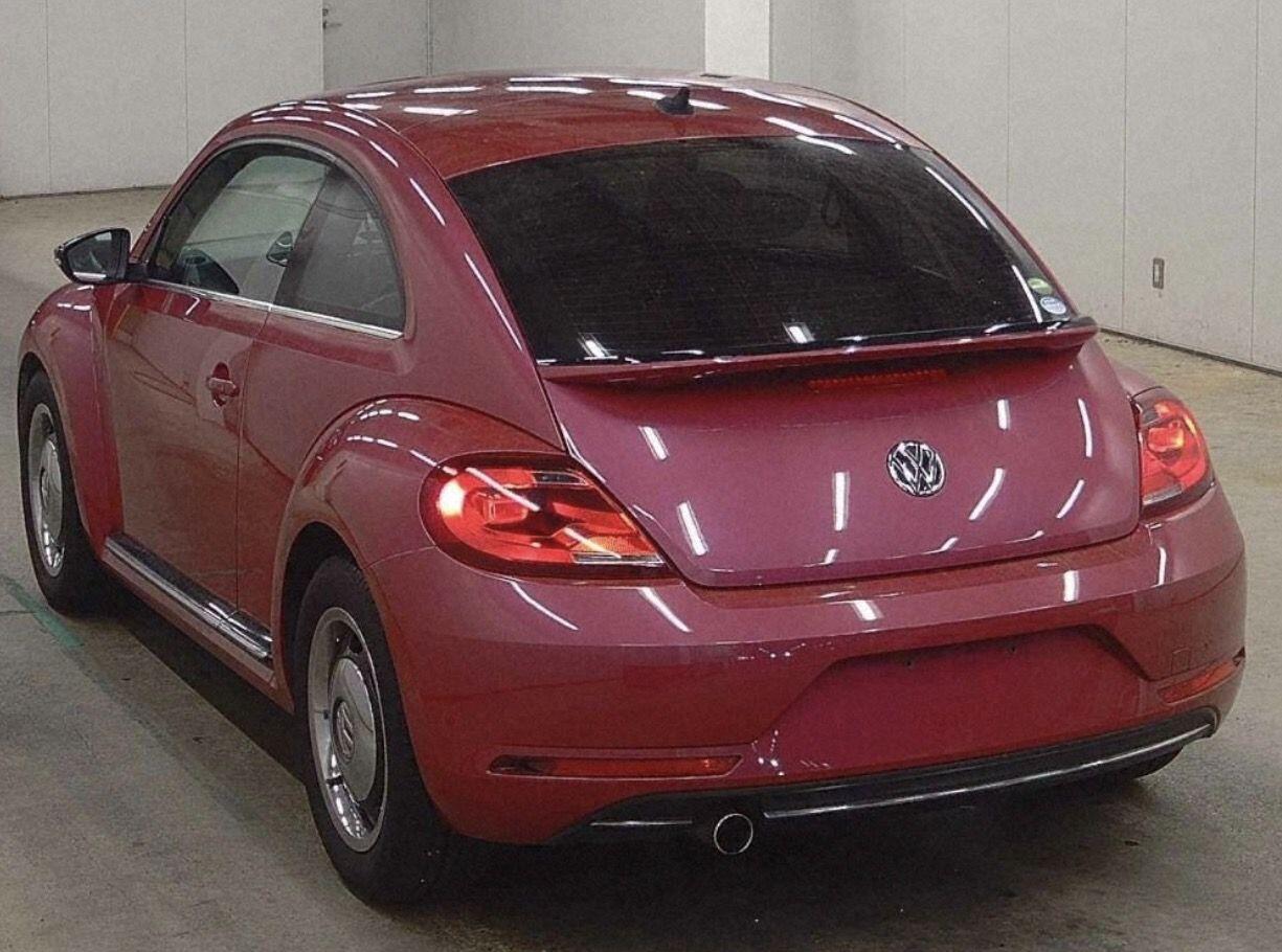 Volkswagen Beetle view 3
