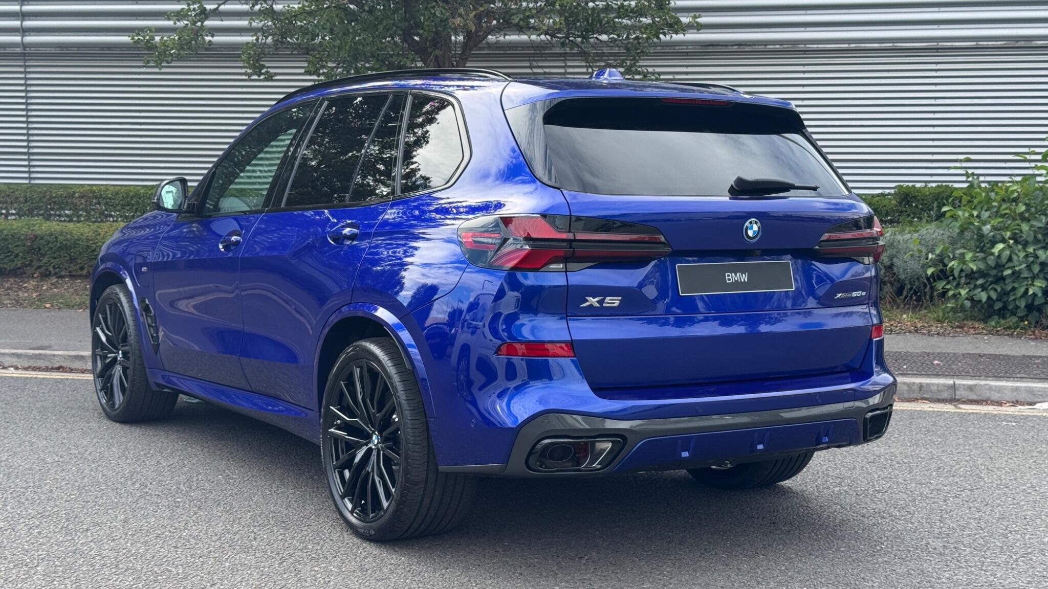 BMW X5 view 3