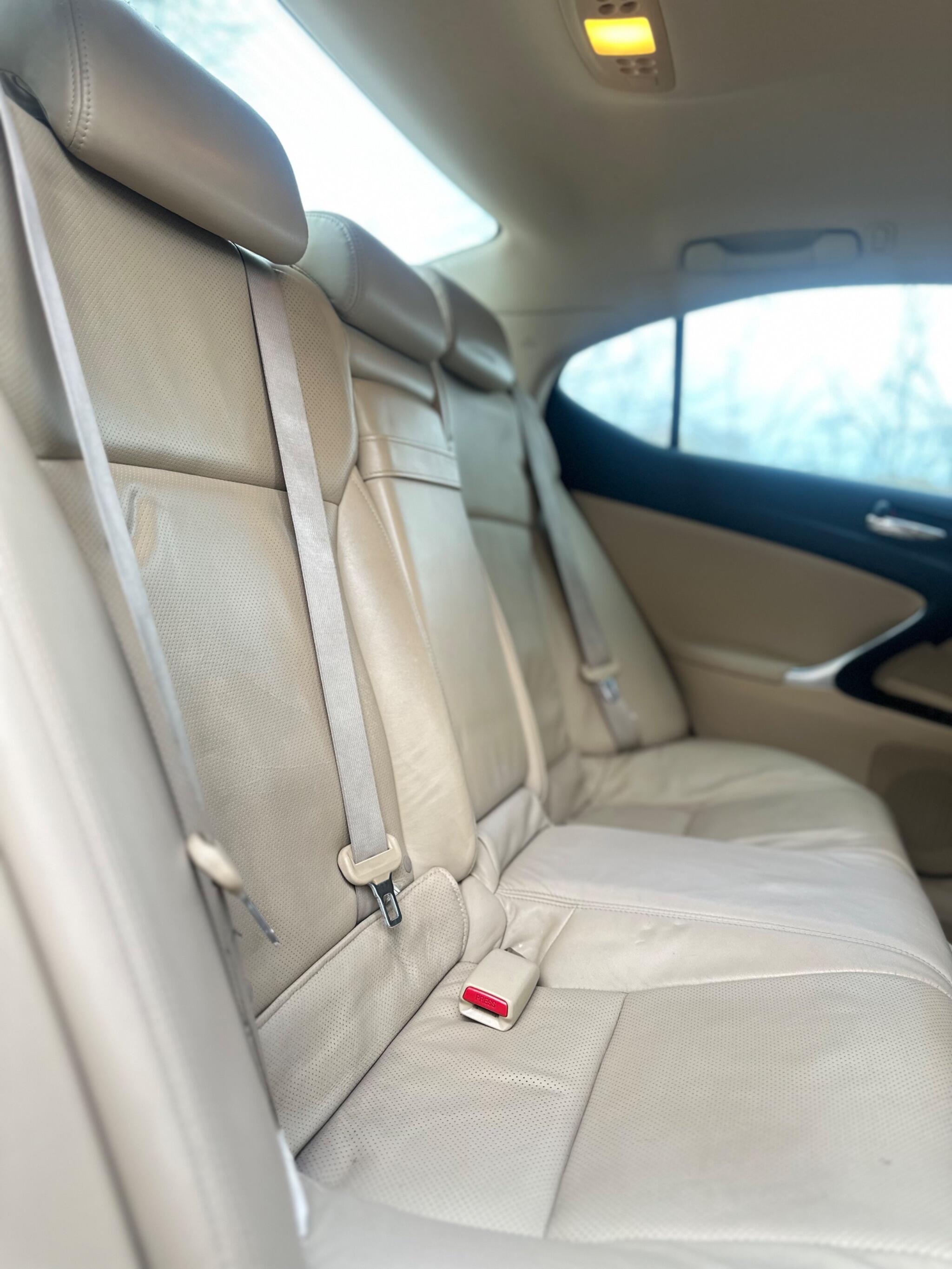 2008 Lexus IS image 20