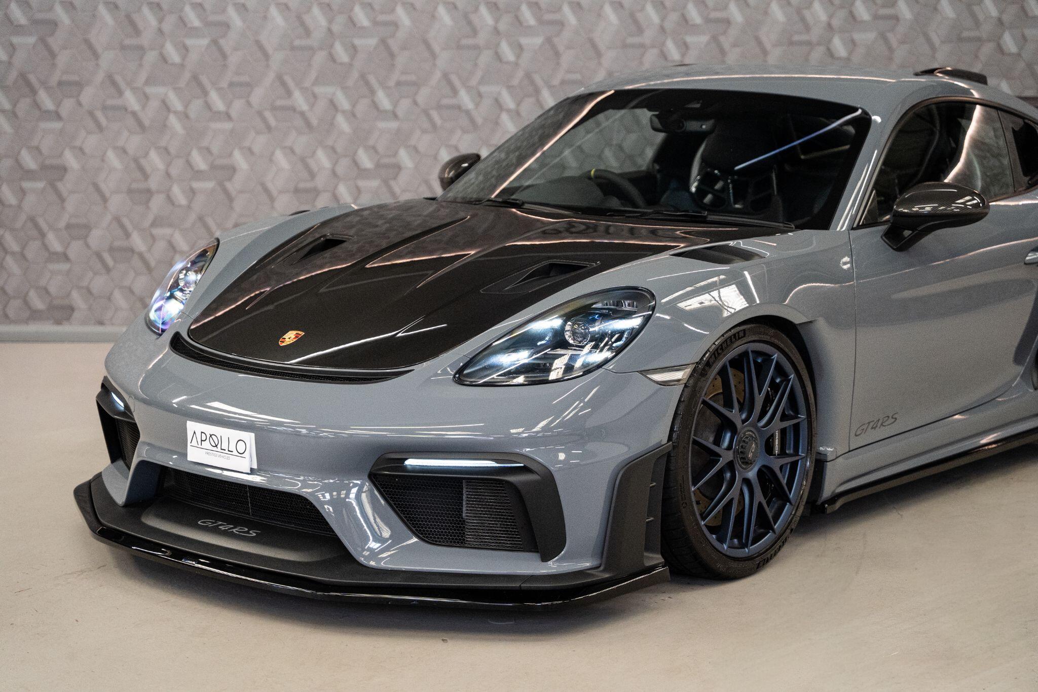 Porsche Cayman view 5