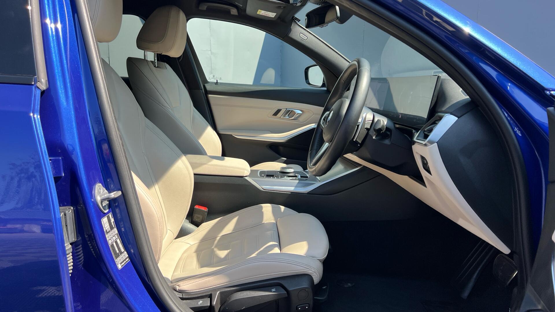 BMW 3 Series view 11