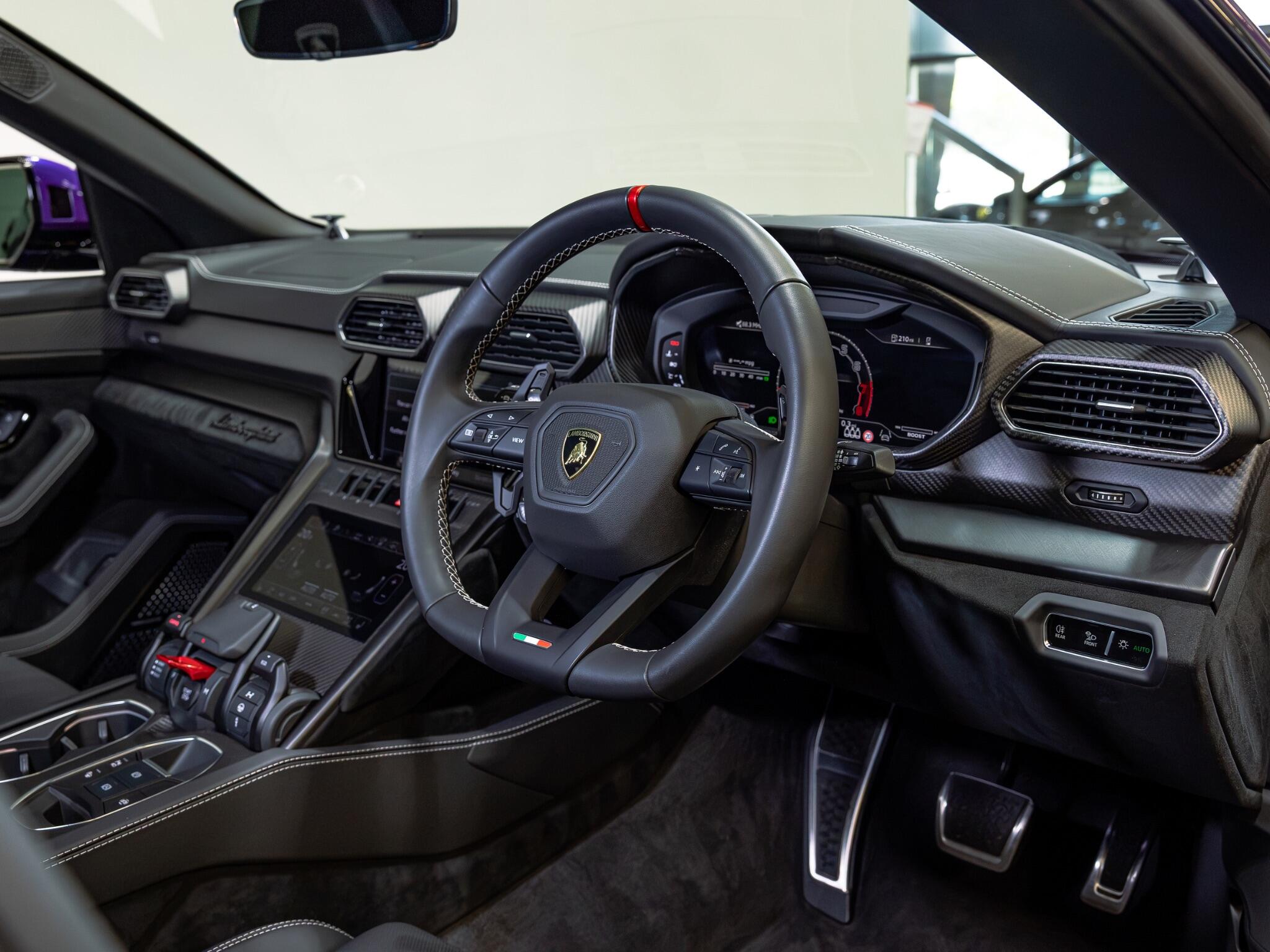 Lamborghini Urus view 21
