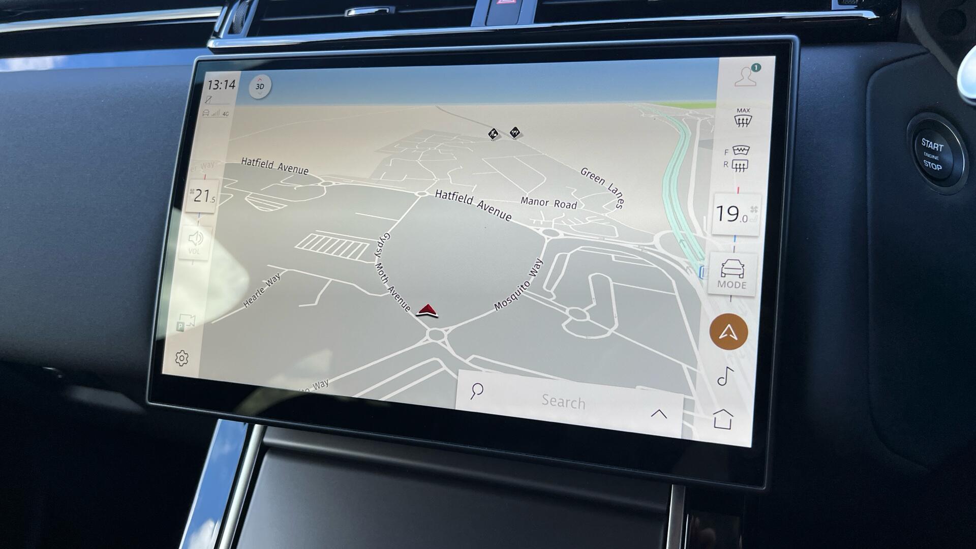 Land Rover Range Rover Velar view 13