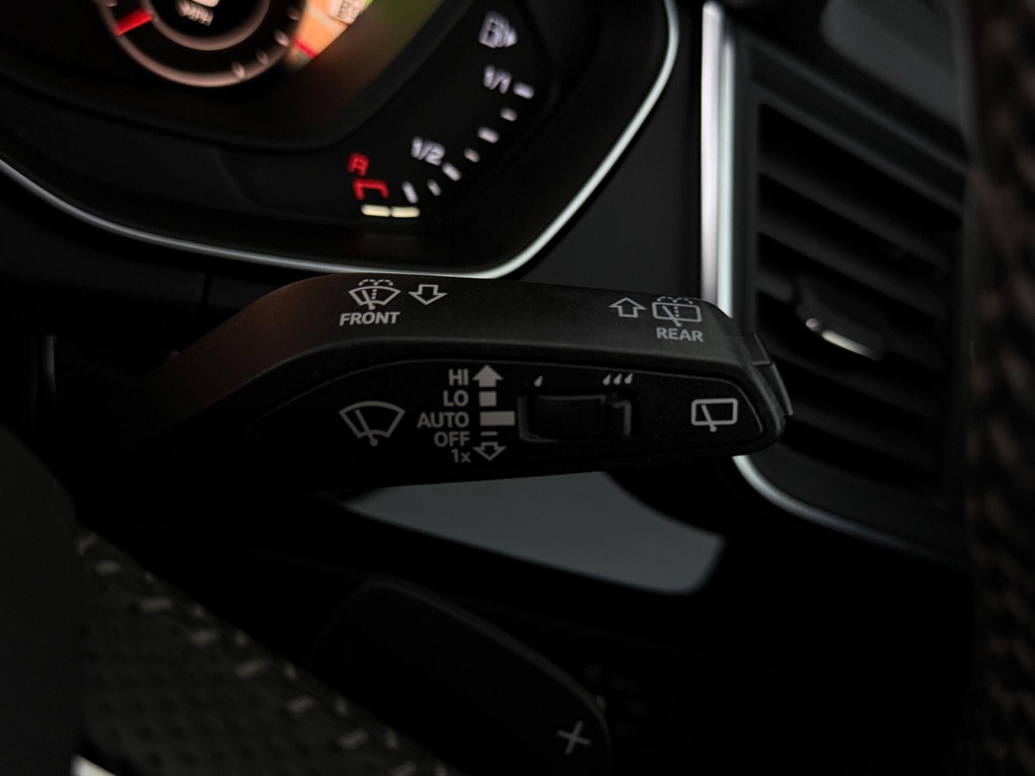 Audi Q5 view 16