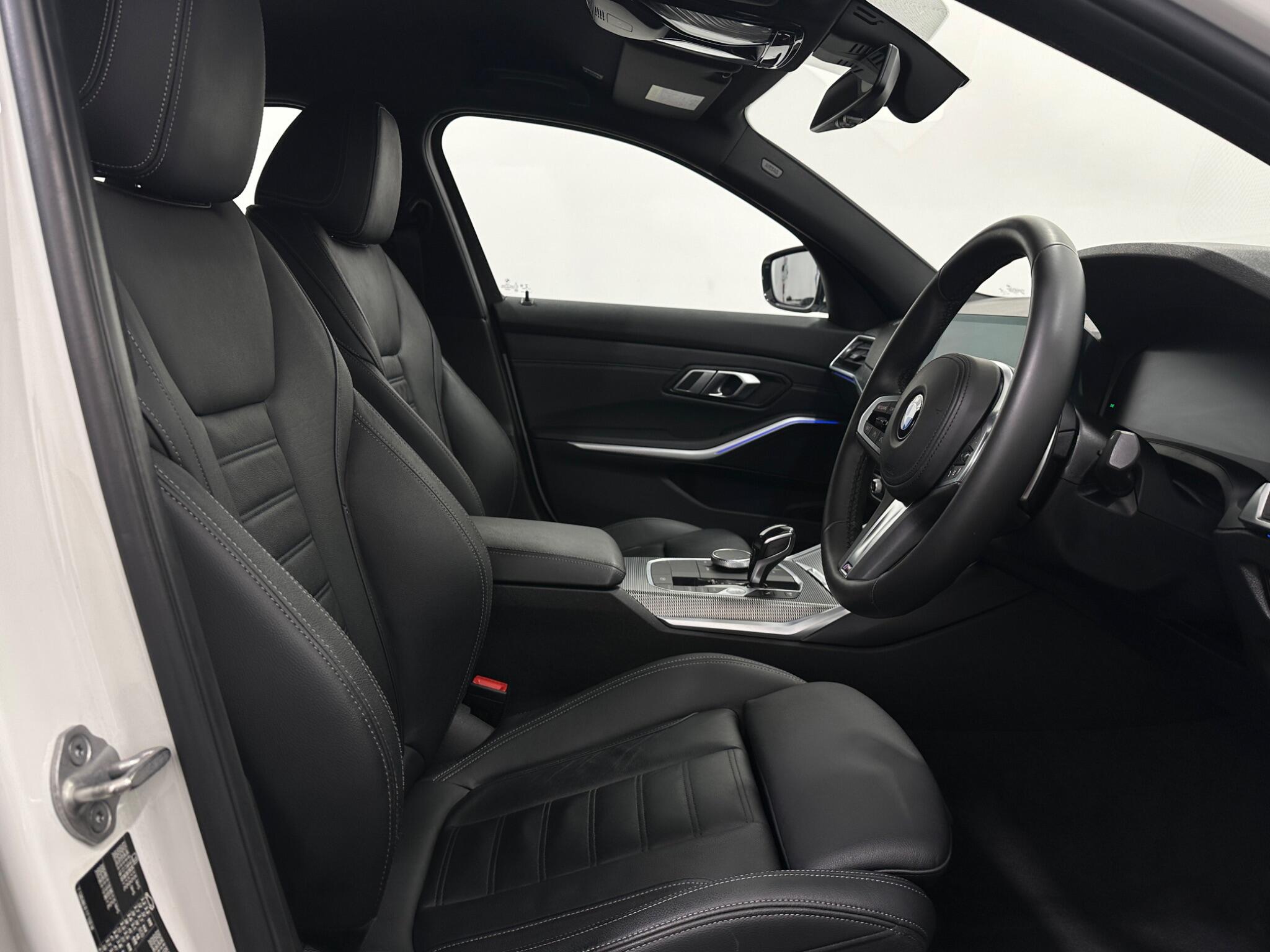 BMW 3 Series view 32